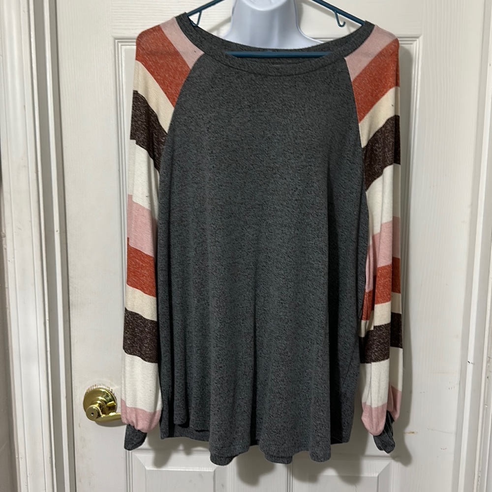 Maurice’s Gray Bodice with Stripped Sleeves Long Sleeve T-shirt - Size 3X